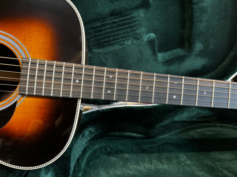 Martin Standard Series 000-28 Sunburst
