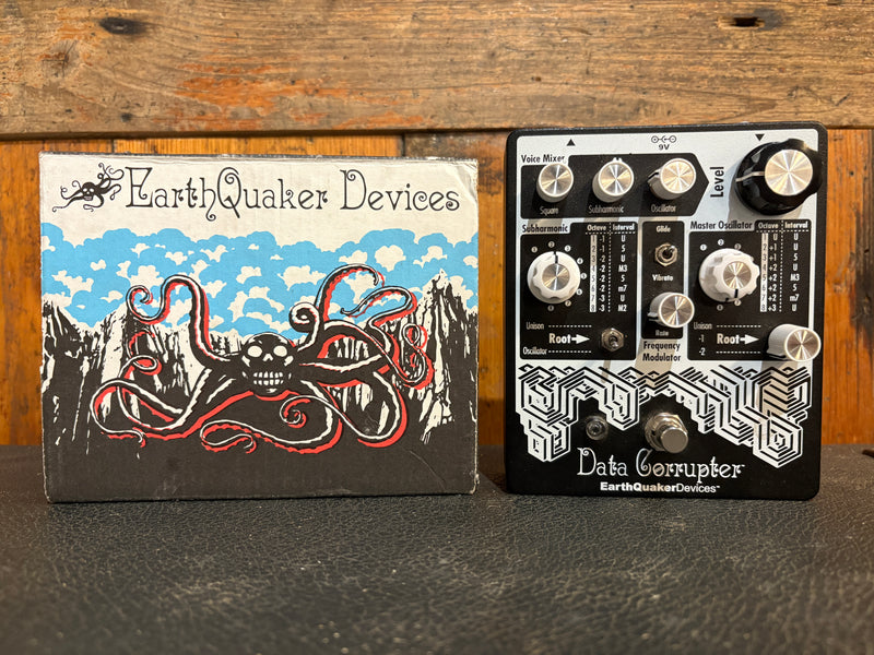 data corrupter pedal EarthQuaker Devices Data Corrupter Harmoniser Pedal
