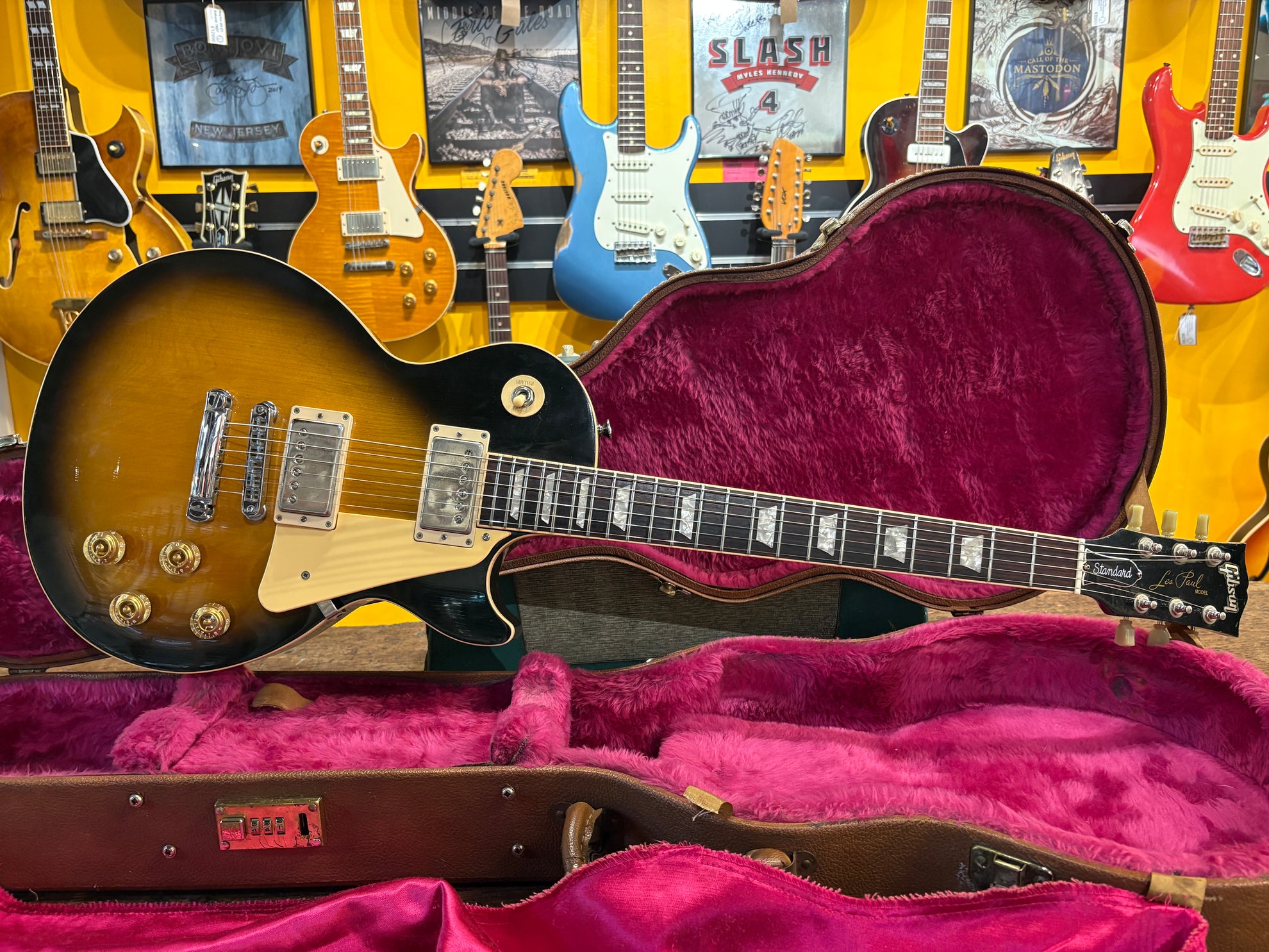 vintage sunburst vs tobacco burst A few years ago I wanted a Les Paul but couldn't resist this when I saw and played it. It now has Custombuckers and 50s wiring with CTS pots an aluminum Stop Bar tailpiece Gibson Les Paul Junior -