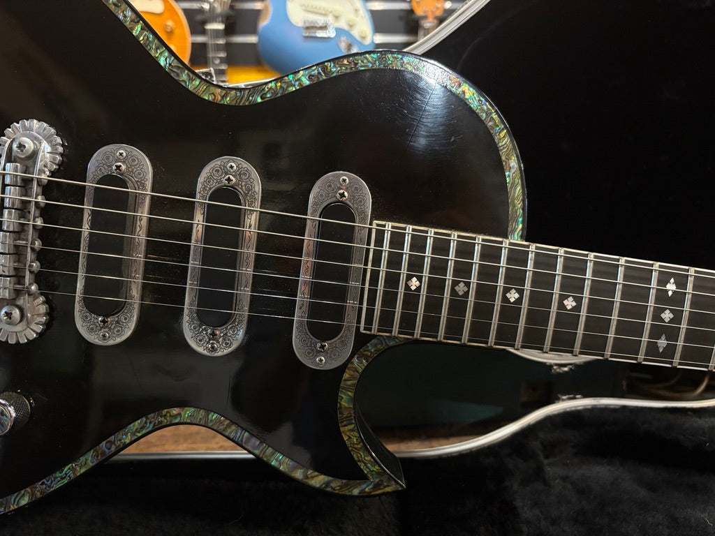 Degay Guitars Zemaitis Style Black - Some Neck Guitars