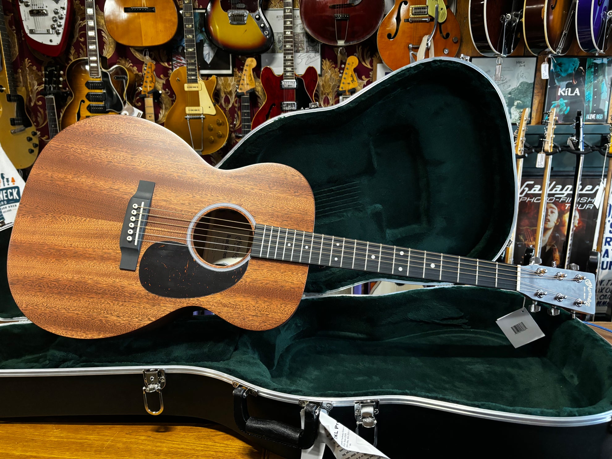 Martin 000-10E Road Series Sapele - Some Neck Guitars Martin 000-10E Road Series Sapele - Some Neck Guitars
