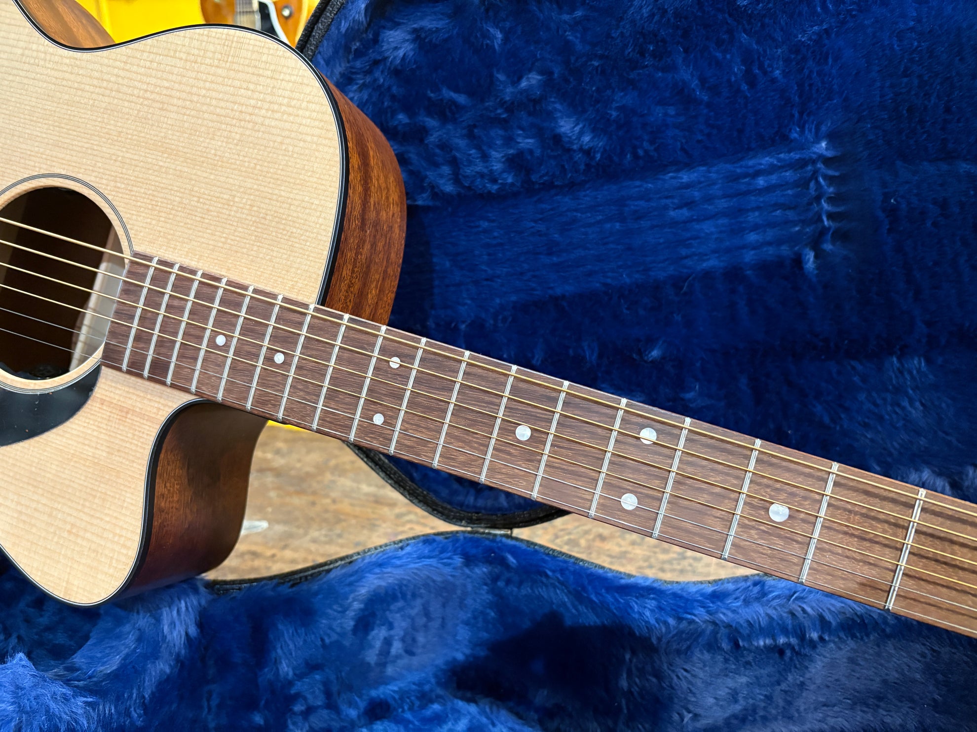 Martin OMC-10E Special Natural - Some Neck Guitars