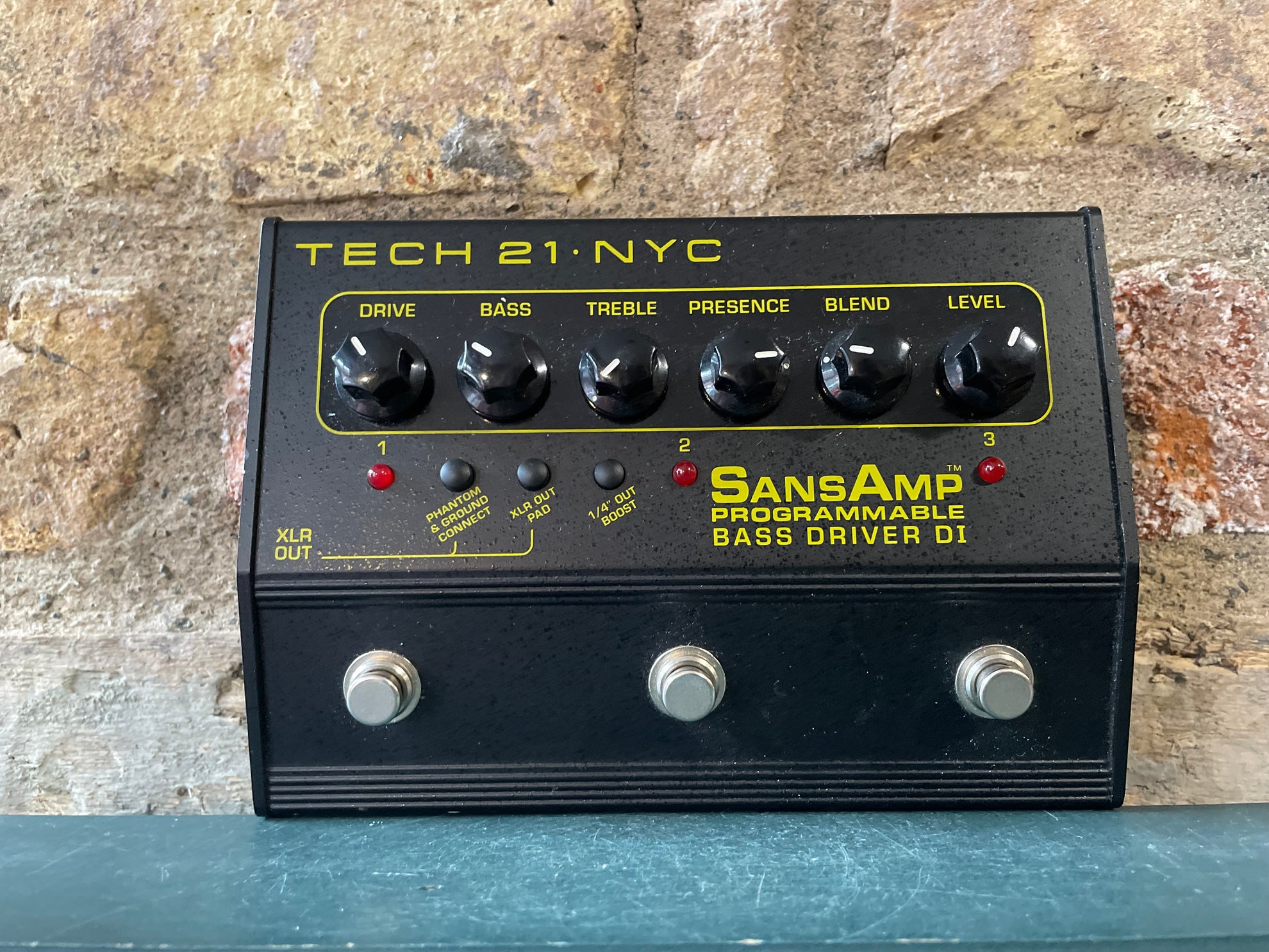 Tech 2 Bass Module Tech 21 SansAmp Programmable Bass Driver - Some Neck Guitars