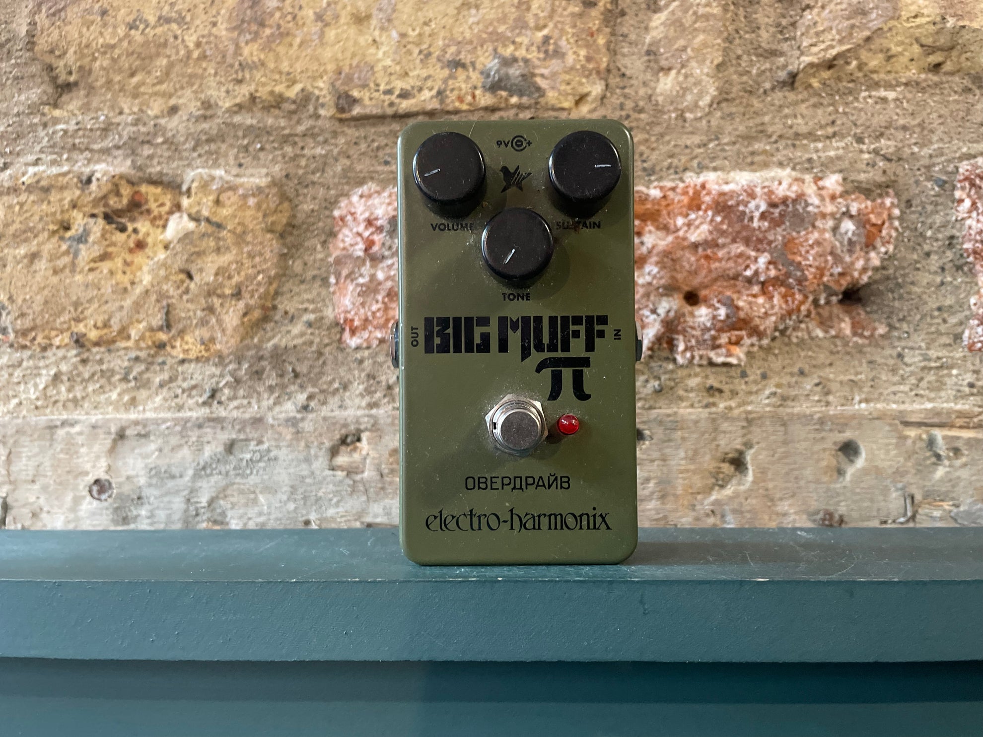 We had this kickass 1995 EHX Green Russian Big Muff v7 come into our shop today. What a cool piece of history. If you haven't already check us out at Flipside Music We had this kickass 1995 EHX Green Russian Big Muff v7 come into our shop today. What a cool piece of history. If you haven't already check us out at Flipside Music