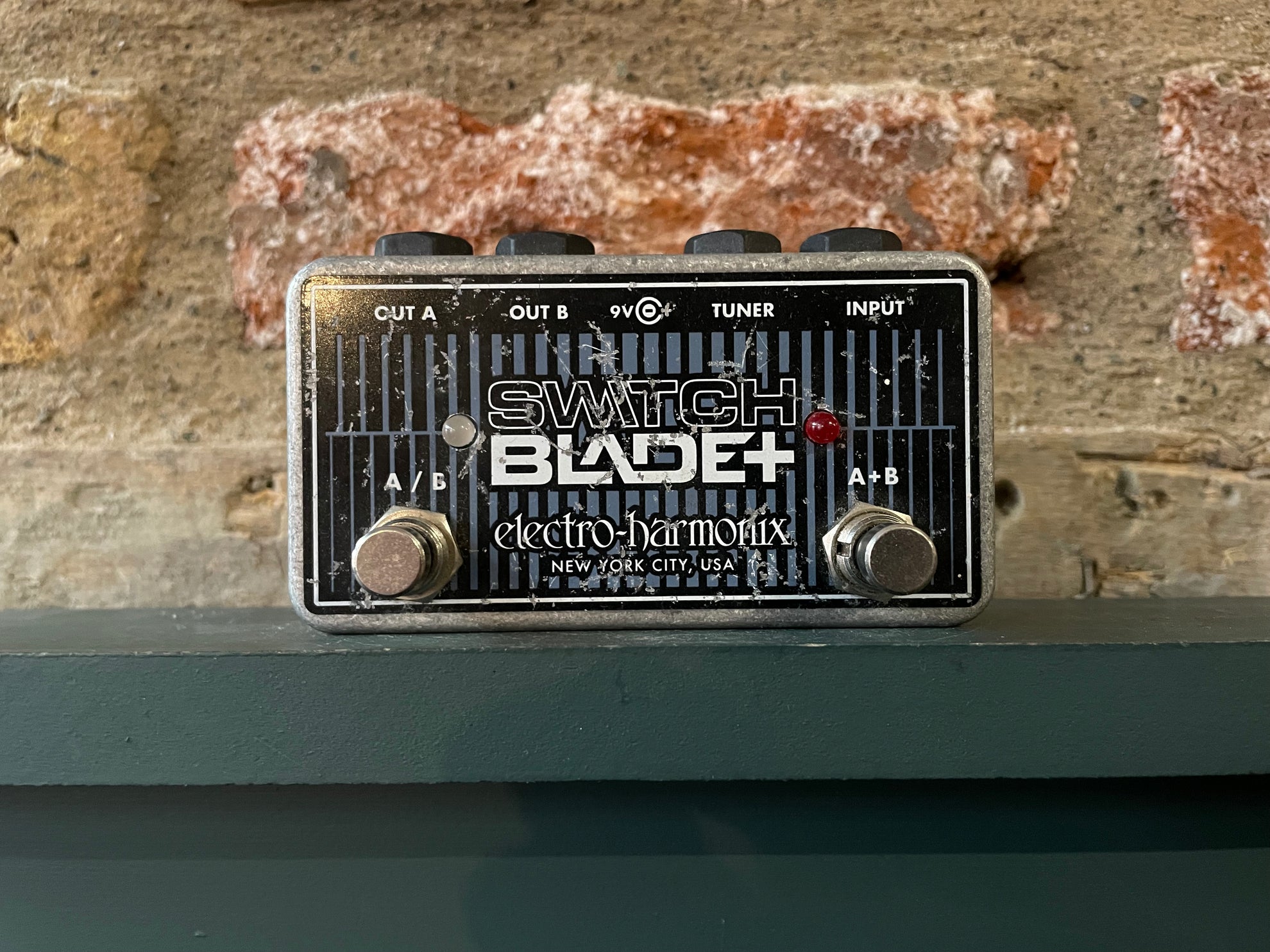 Electro Harmonix Switchblade Plus - Some Neck Guitars