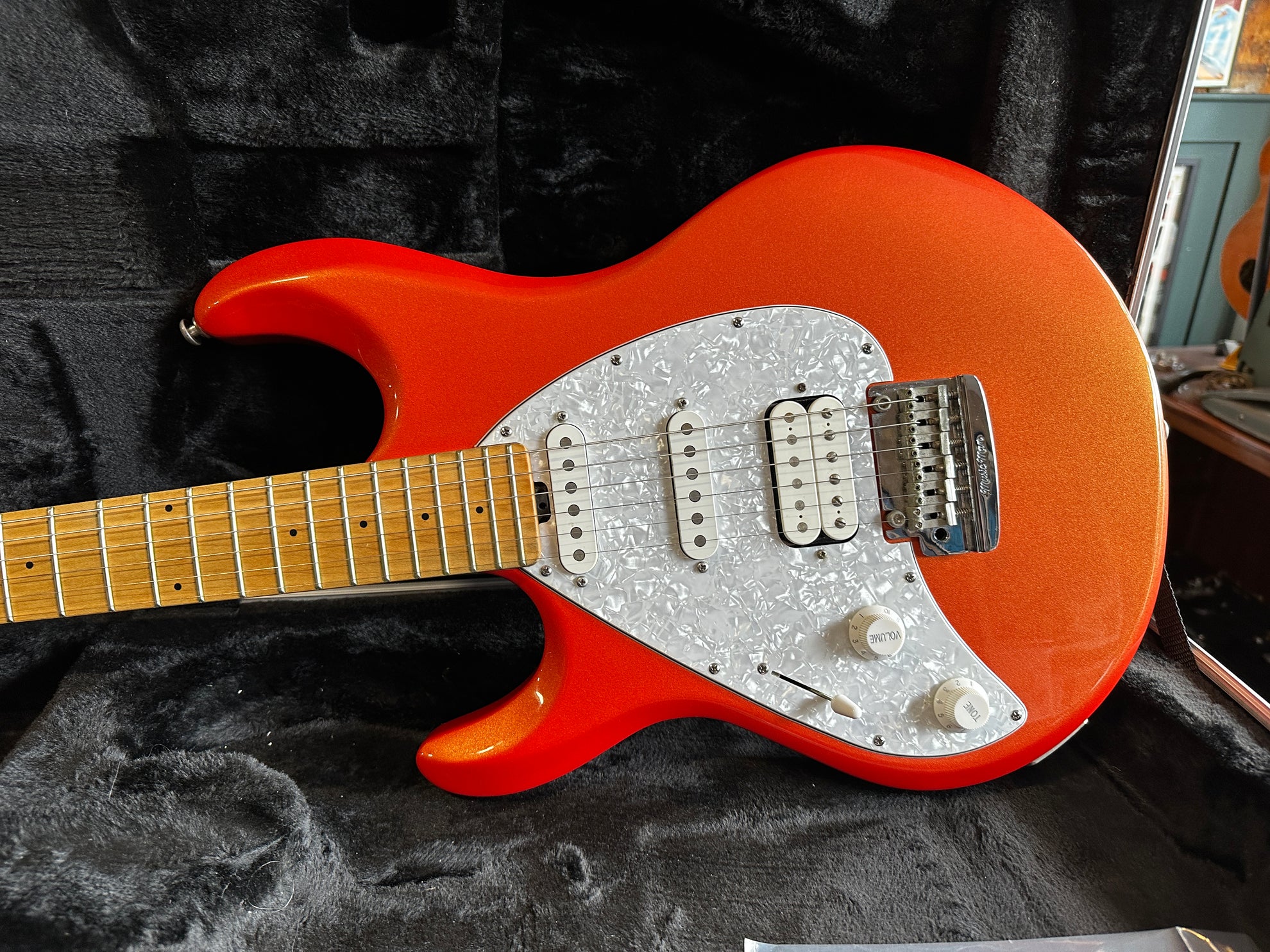 Ernie Ball Music Man Silhouette Special HSS Tremolo Left