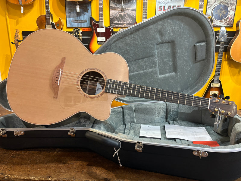 Lowden O-23c Red Cedar/Walnut