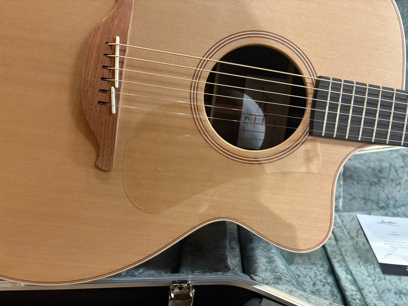 Lowden O-23c Red Cedar/Walnut