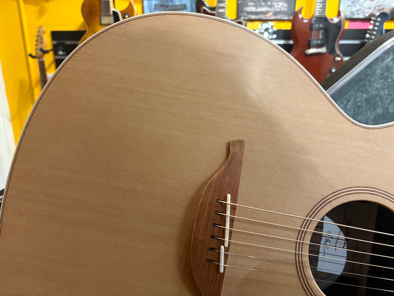 Lowden O-23c Red Cedar/Walnut