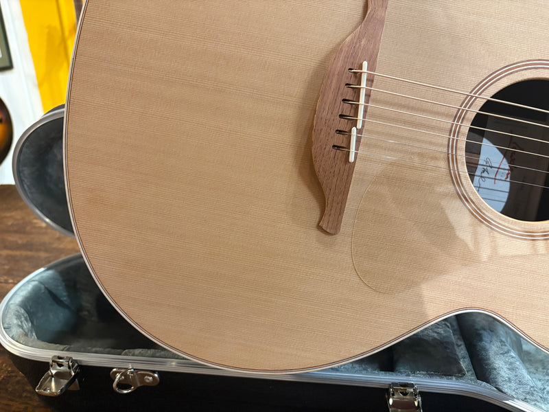 Lowden O-23c Red Cedar/Walnut