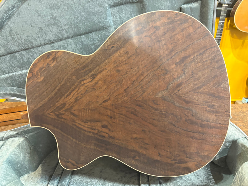 Lowden O-23c Red Cedar/Walnut