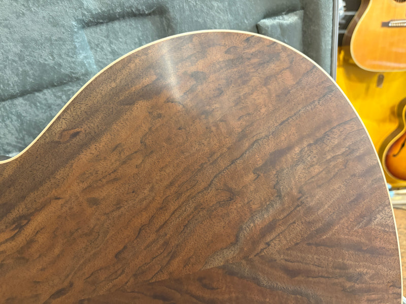 Lowden O-23c Red Cedar/Walnut