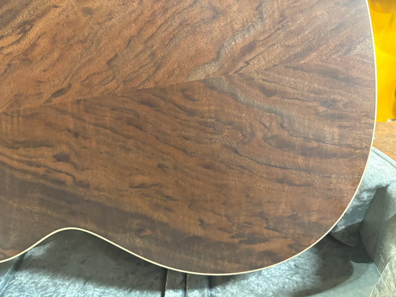 Lowden O-23c Red Cedar/Walnut