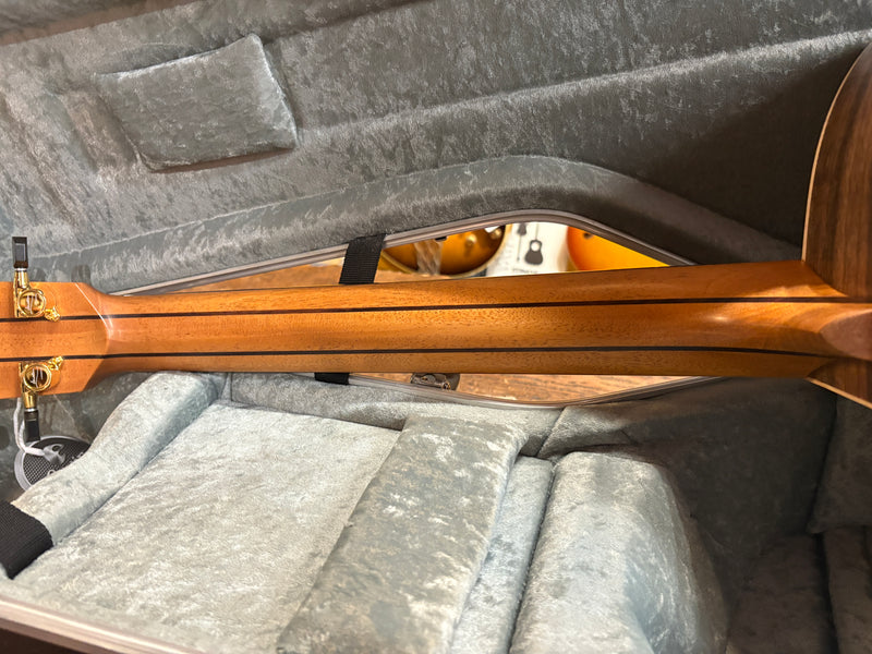 Lowden O-23c Red Cedar/Walnut