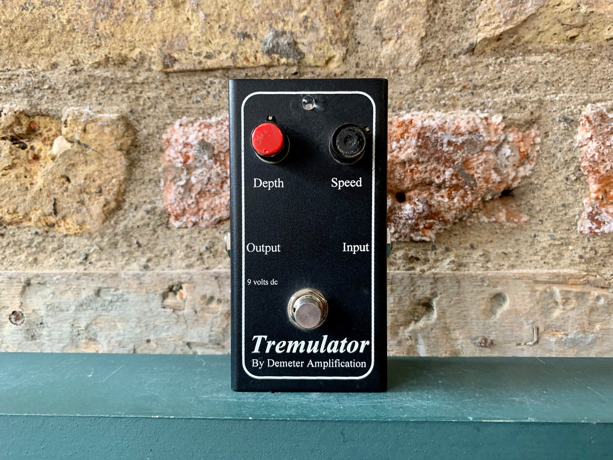Demeter Amplification Tremulator - Some Neck Guitars Demeter Amplification Tremulator - Some Neck Guitars