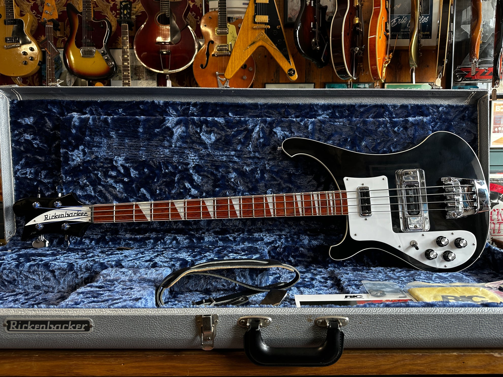 Rickenbacker 4003 Jetglo Left-Handed 2015 - Some Neck Guitars