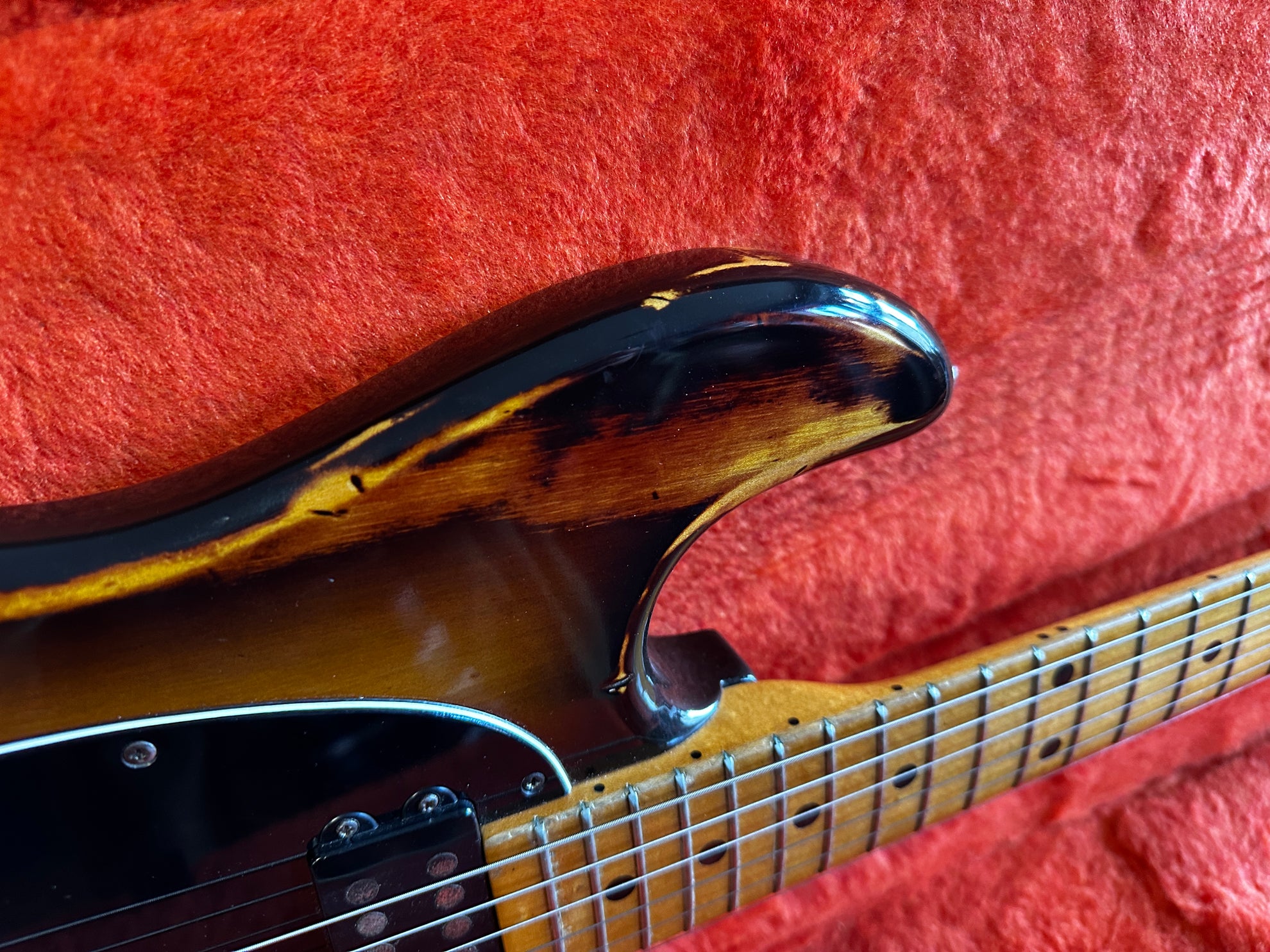 Music Man Sabre II Sunburst 1978 - Some Neck Guitars Music Man Sabre II Sunburst 1978 - Some Neck Guitars