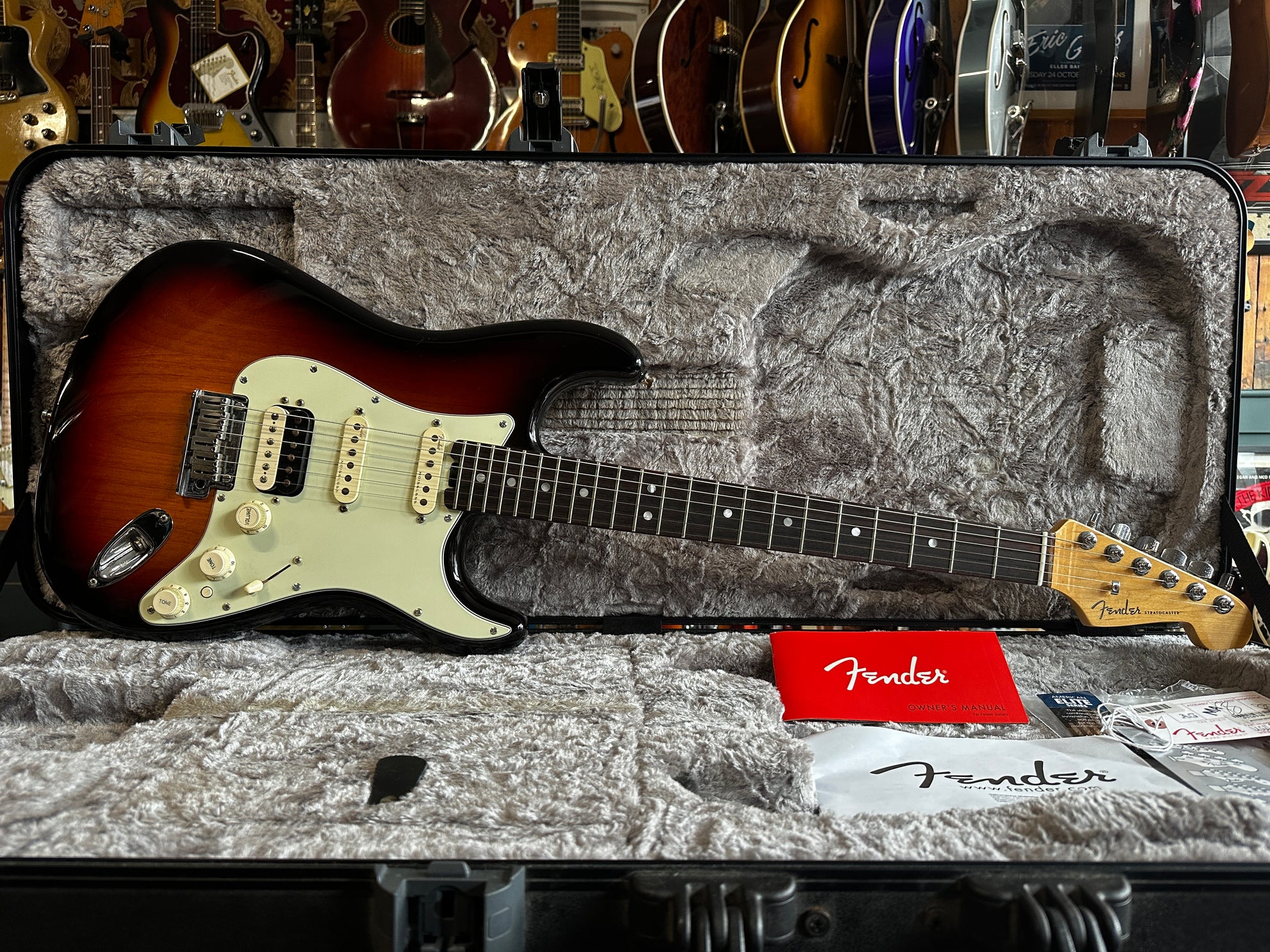 fender american elite stratocaster tobacco sunburst - 3-Color w/ Maple Fingerboard Fender is renowned for head Fender American Elite Telecaster -