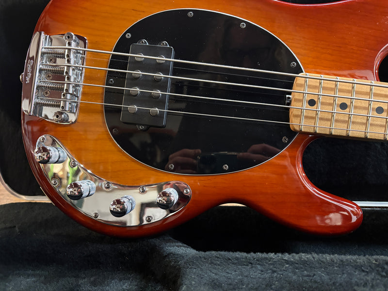 Ernie Ball Musicman StingRay 3 EQ H Honey Burst 2005