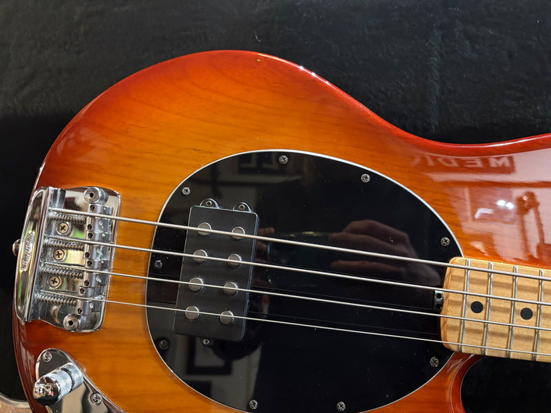 Ernie Ball Musicman StingRay 3 EQ H Honey Burst 2005