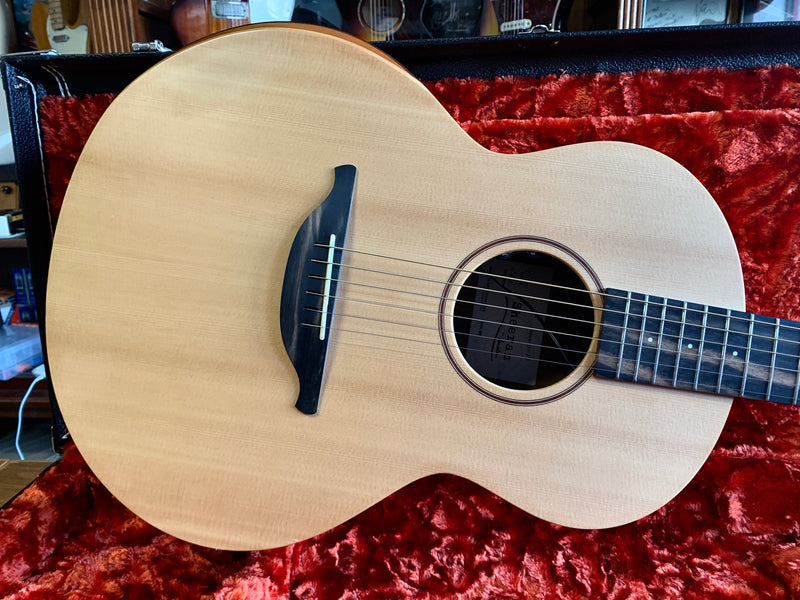 Sheeran by Lowden W-03