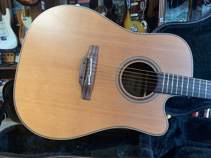 Takamine P3DC