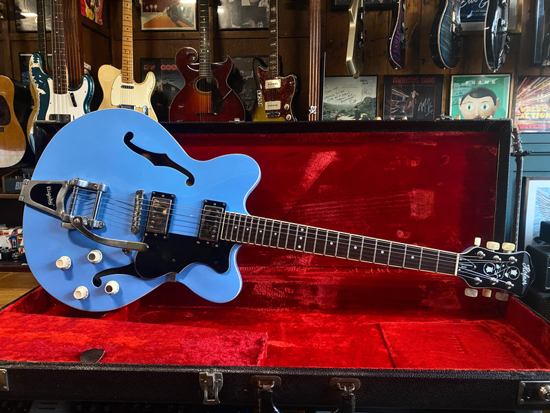 Hofner Verythin Contemporary Powder Blue