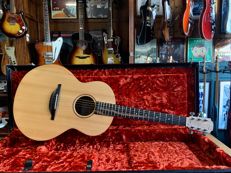 Sheeran by Lowden W-03