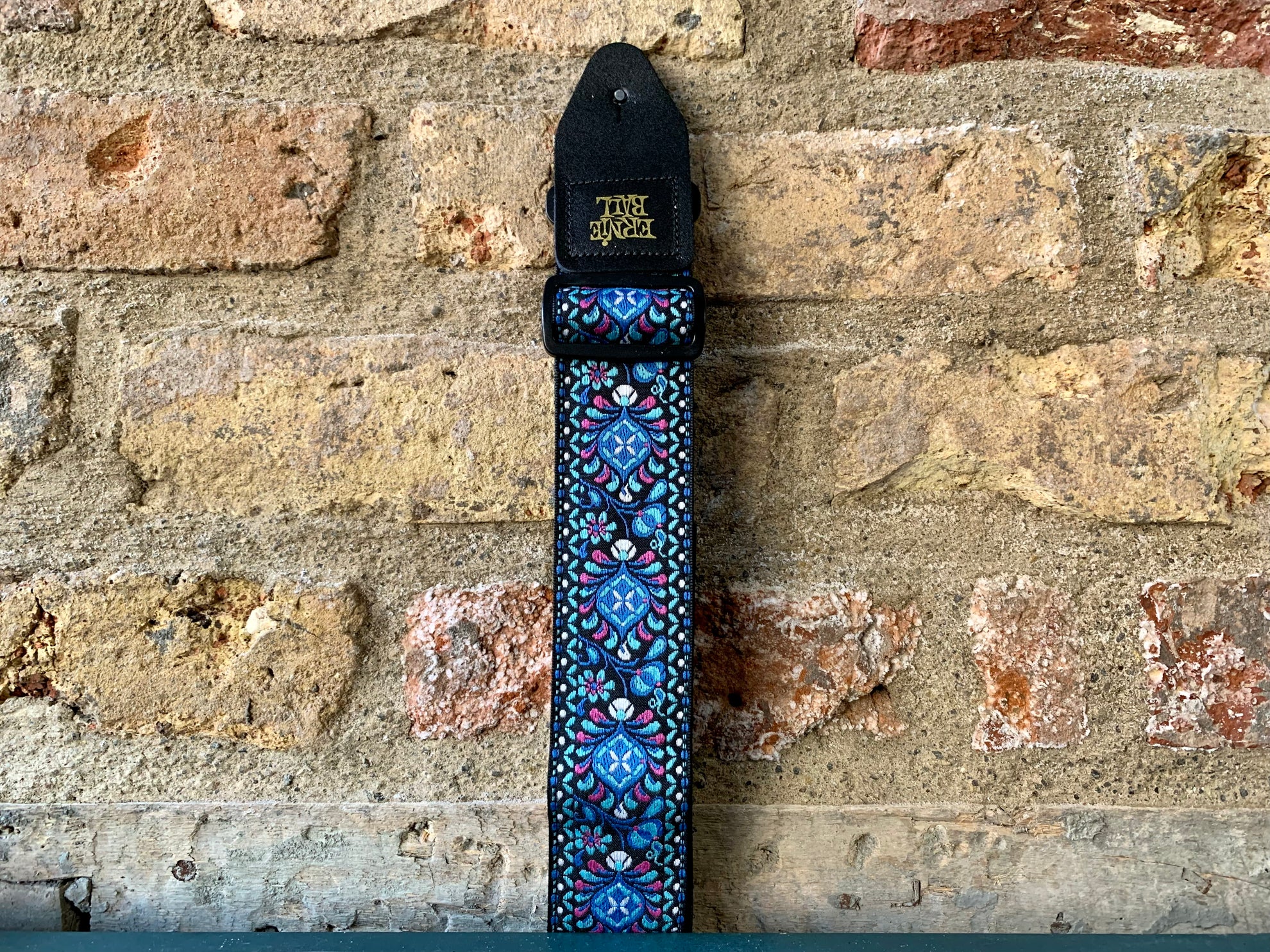 Ernie Ball Jacquard Guitar Strap (Purple Paisley) - Glued to Music Ernie Ball Jacquard Guitar Strap (Purple Paisley) - Glued to Music