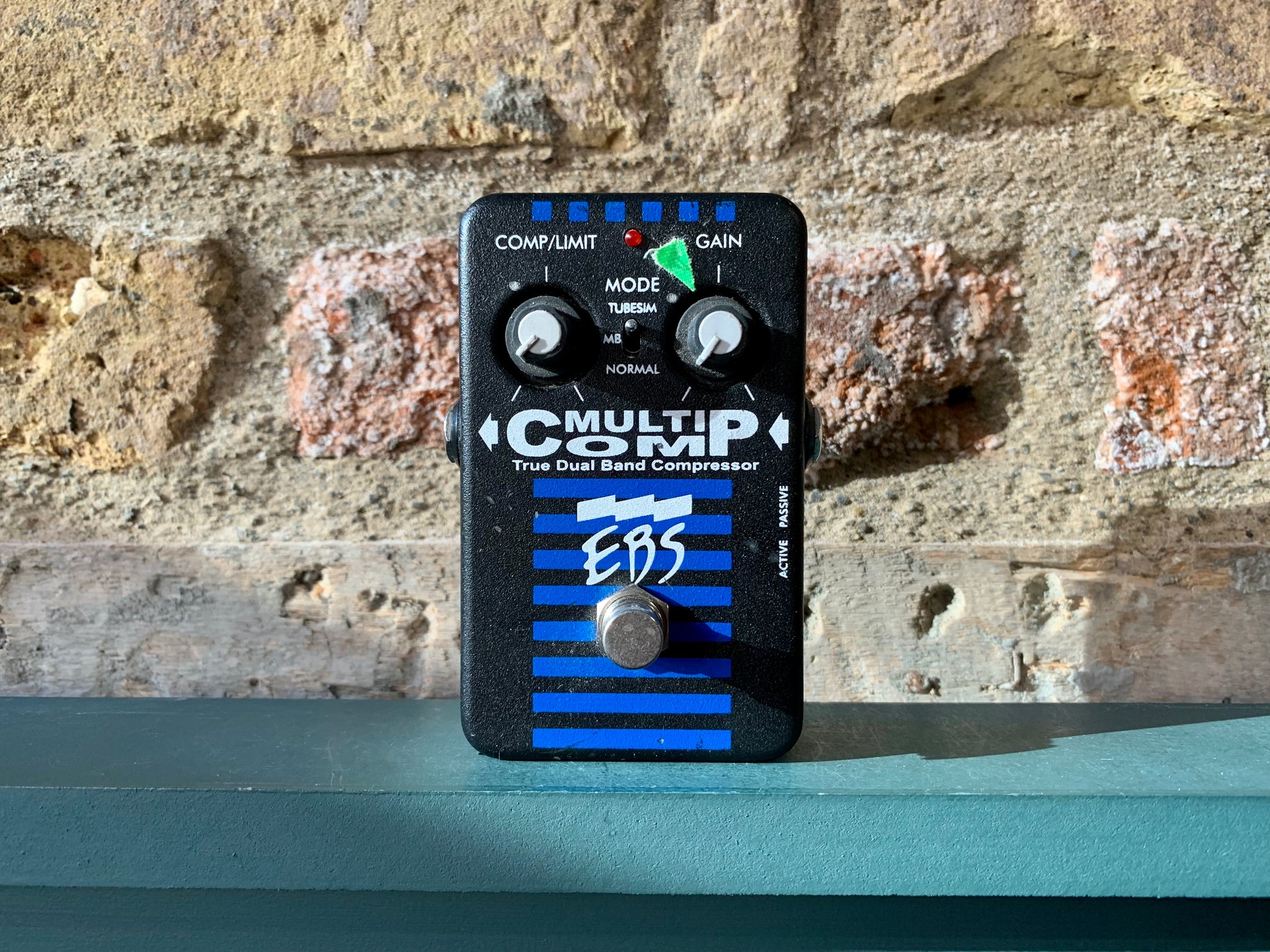 EBS MultiComp True Dual Band Compressor - Some Neck Guitars