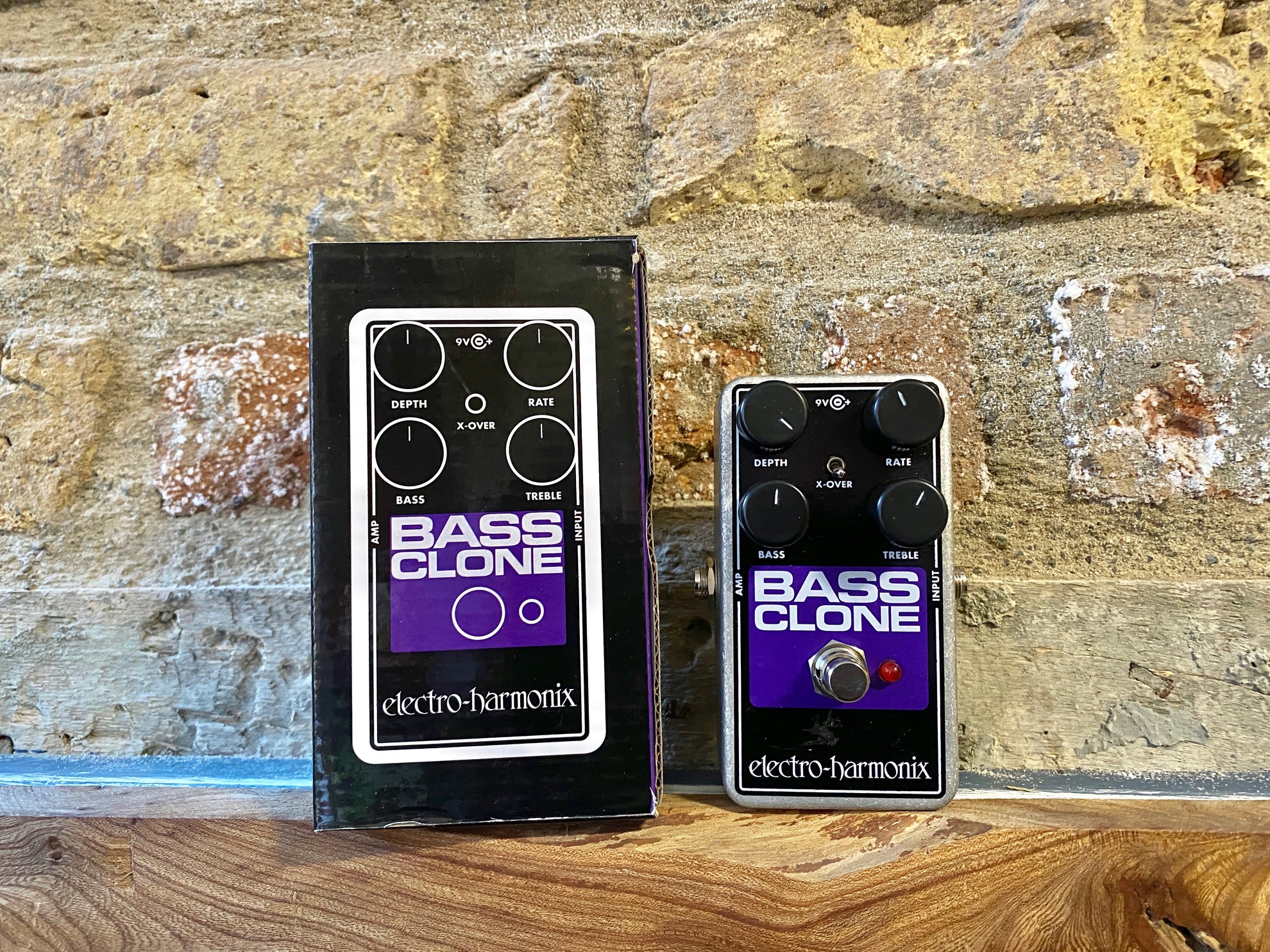 bass clone chorus pedal Electro Harmonix Bass Clone Chorus