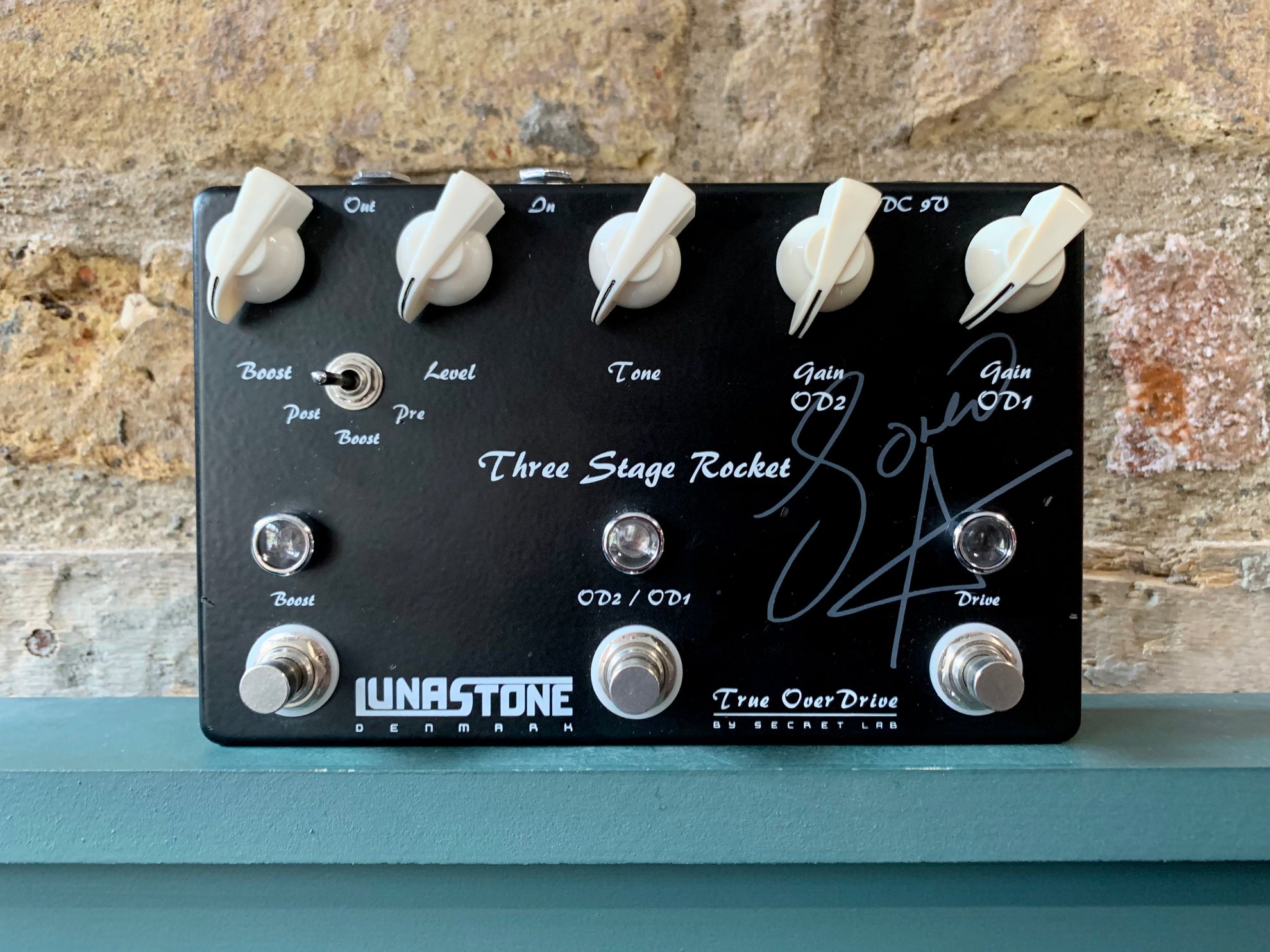 Lunastone Three Stage Rocket Triple Overdrive/Boost - Some Neck Lunastone Three Stage Rocket Triple Overdrive/Boost - Some Neck