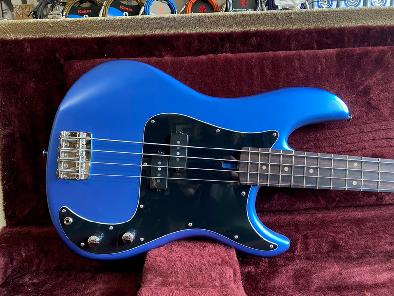 AV Basses AVP4