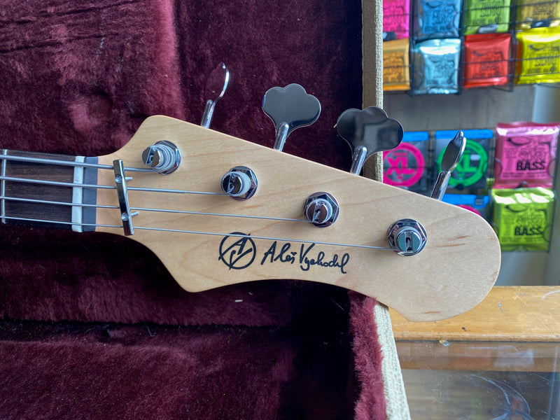 AV Basses AVP4