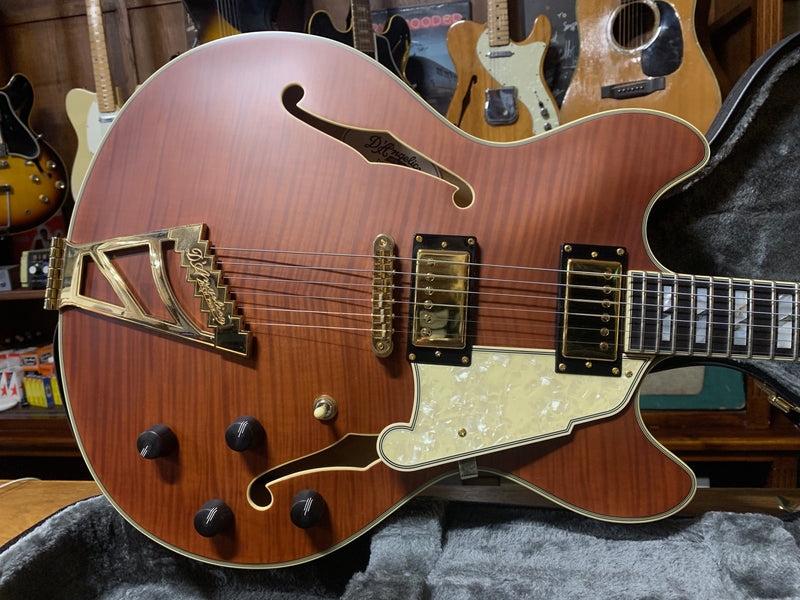 D'Angelico Deluxe DC Limited Edition Matte Walnut