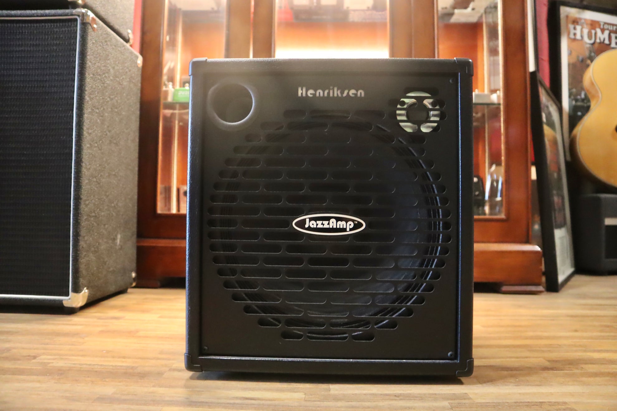 Henriksen Jazz Amp - Some Neck Guitars