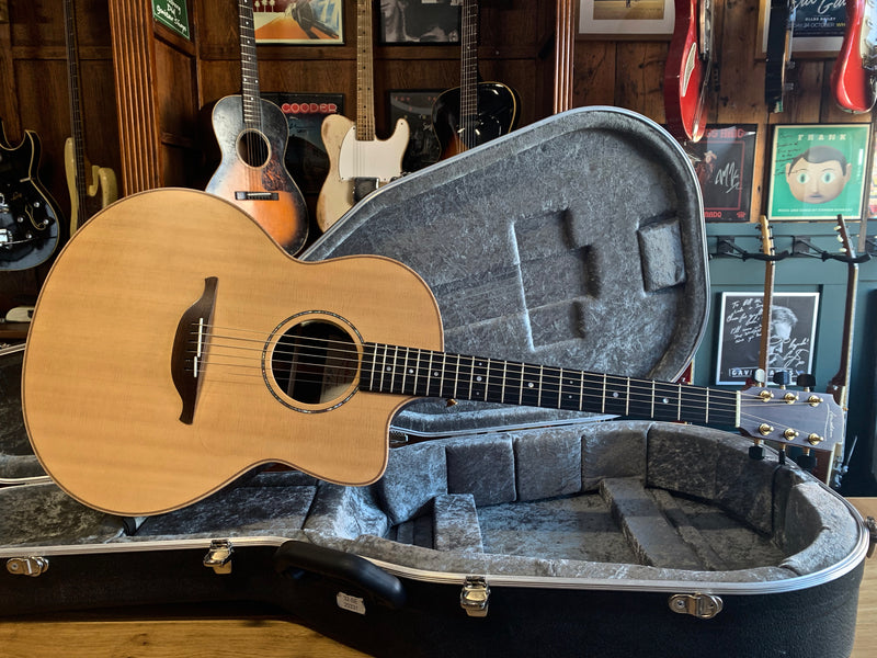 Lowden 32SE Stage Edition