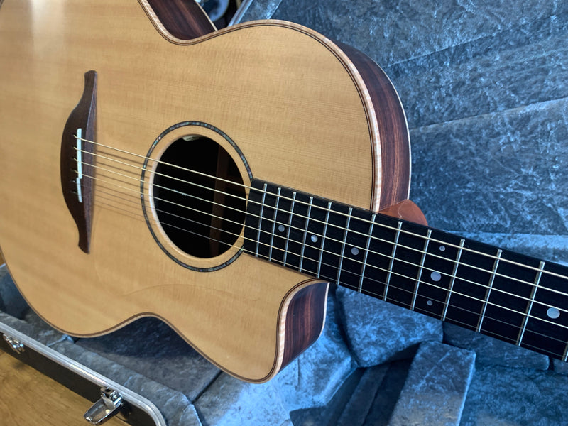 Lowden 32SE Stage Edition