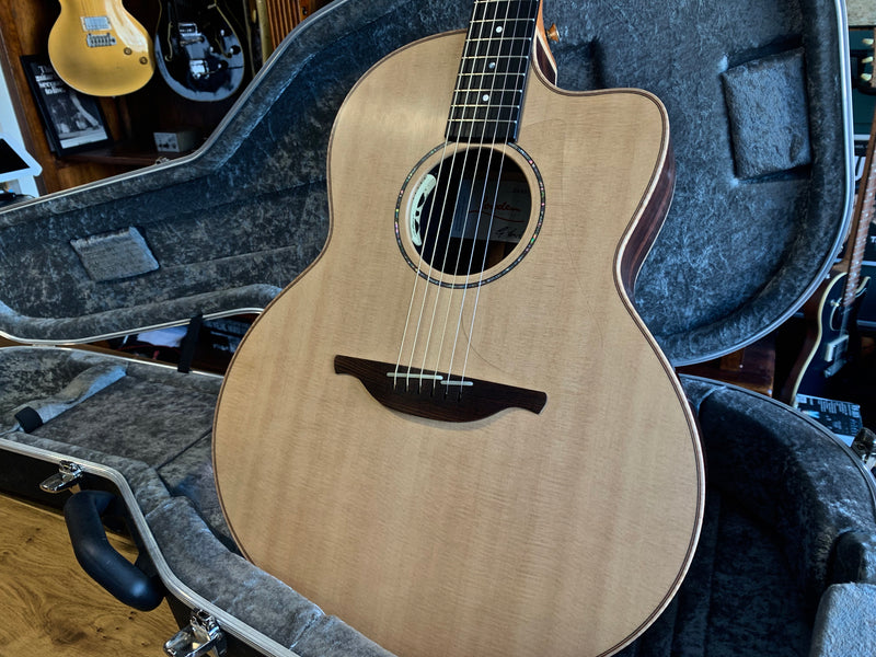 Lowden 32SE Stage Edition