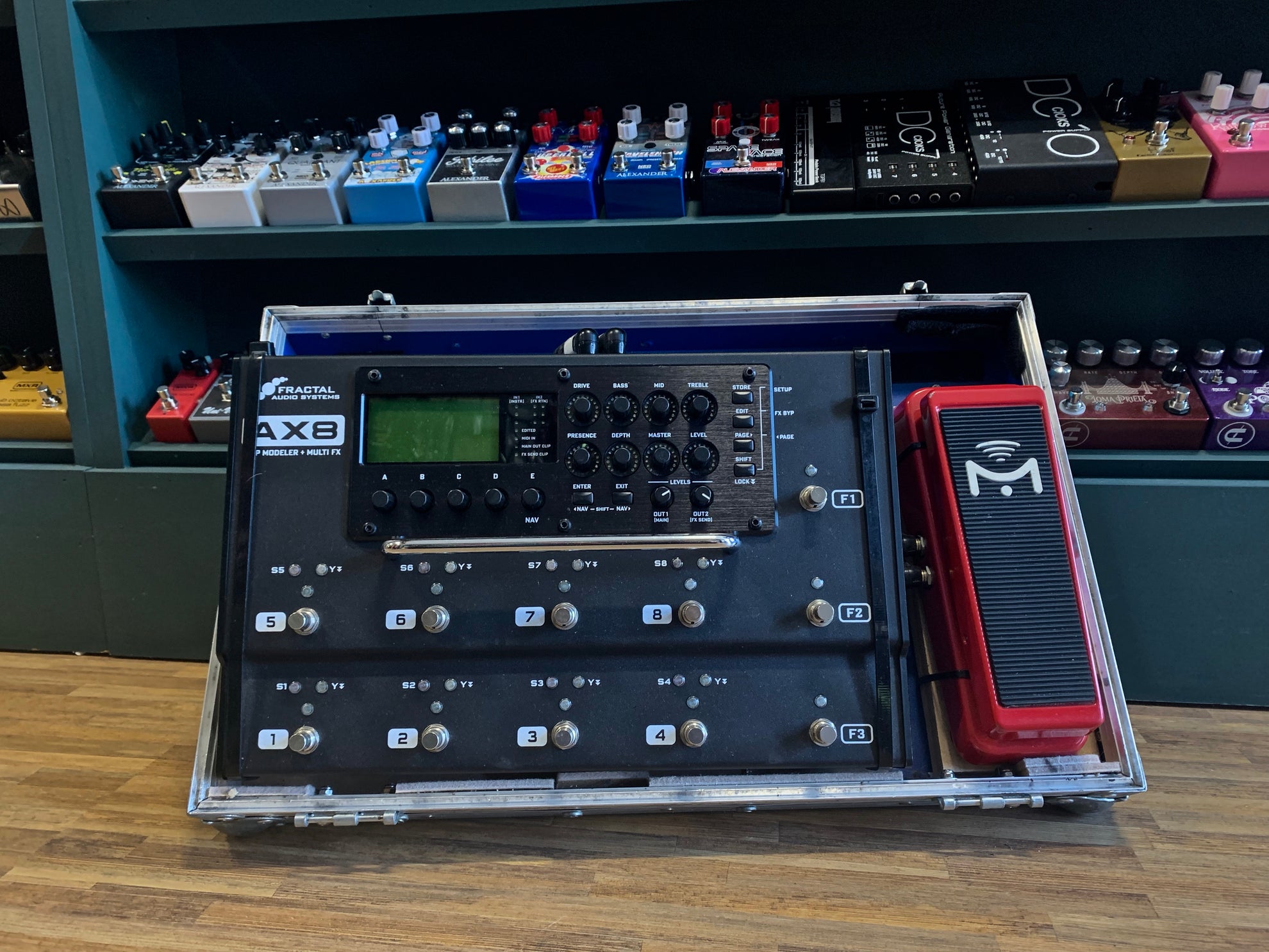 ax8 pedal Fractal Audio AX8 (Flightcased with Mission Engineering EP-1 SPL)