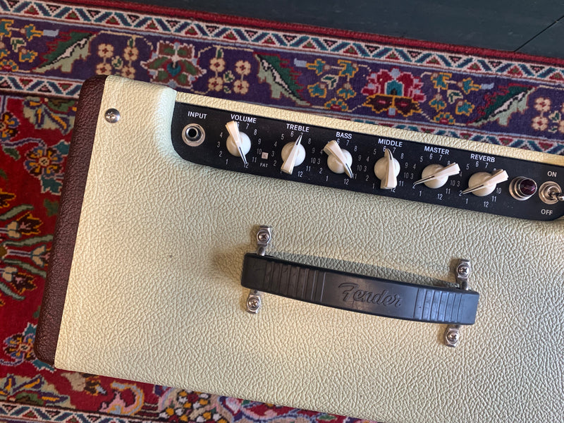 Fender Blues Junior III FSR Wine Red/Tan Limited Edition