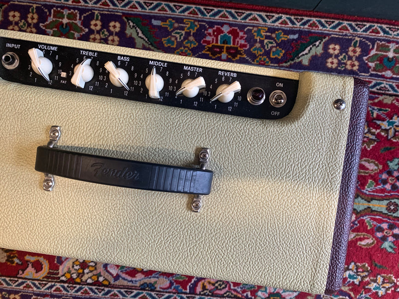 Fender Blues Junior III FSR Wine Red/Tan Limited Edition