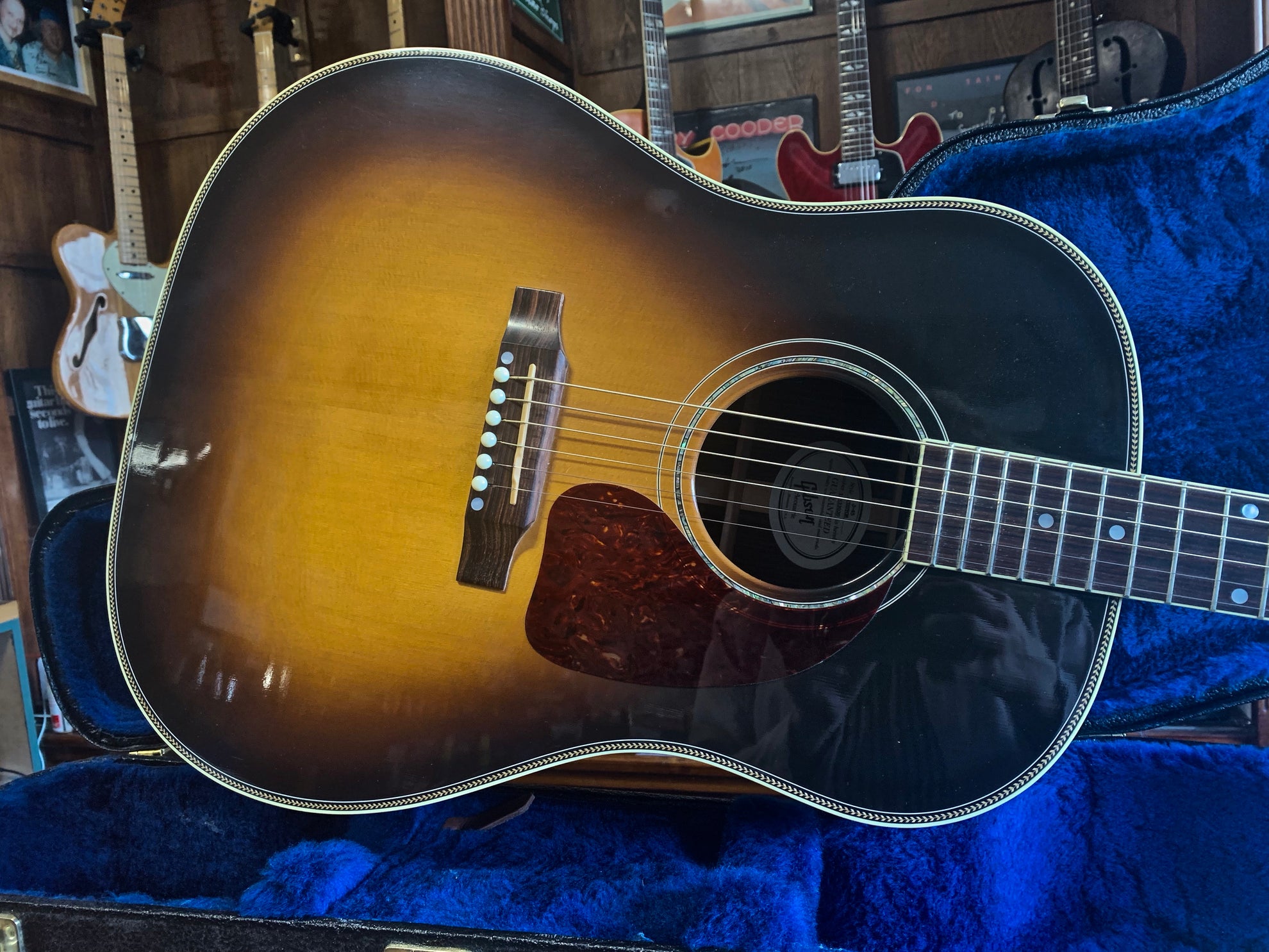 Gibson J-45 Custom 2012 - Some Neck Guitars