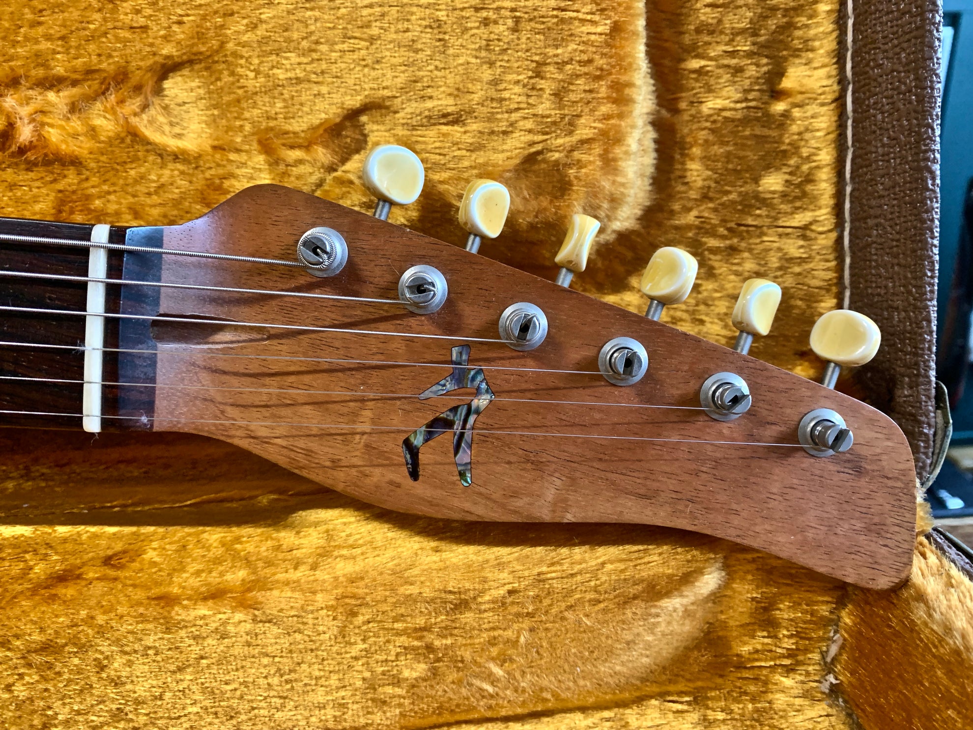 Spalt Instruments Totem Chevy Dan Apache - Some Neck Guitars