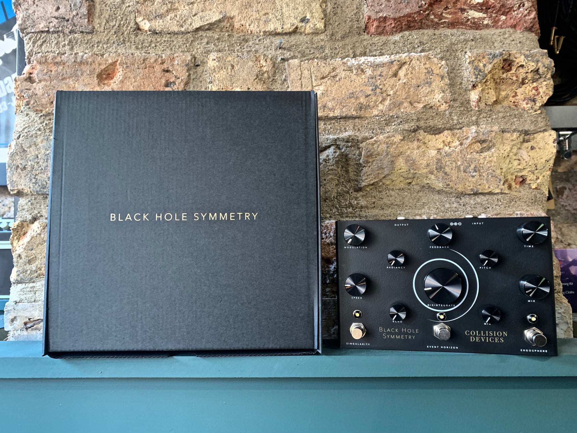 black hole symmetry pedal Collision Devices Black Hole Symmetry