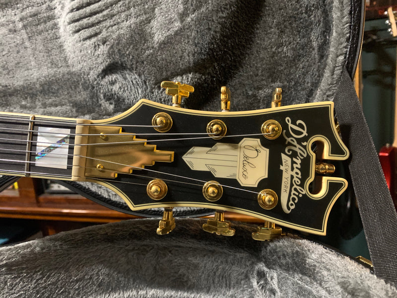 D'Angelico Deluxe DC Limited Edition Matte Walnut