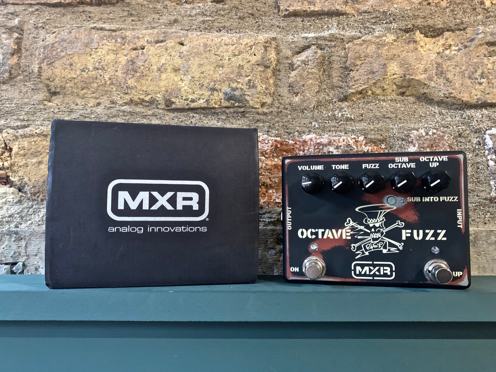 mxr sf01 slash octave fuzz pedal MXR SF01 Slash Octave Fuzz Pedal