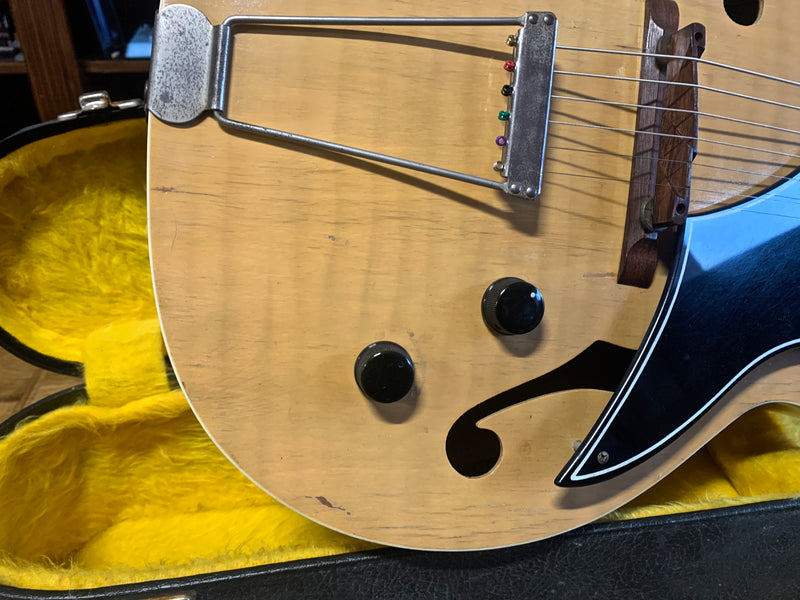 Supro Ranchero 1956